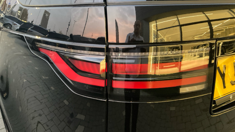 Land Rover Discovery 3.0 D350 Dynamic SE 5dr Auto Diesel Station Wagon